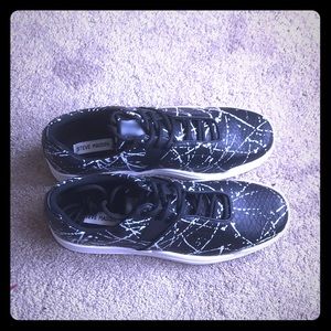 Steve Madden casual shoe